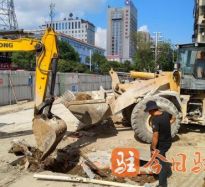 操女孩逼逼网站高温下的坚守｜道路建设者用汗水铺就畅通路